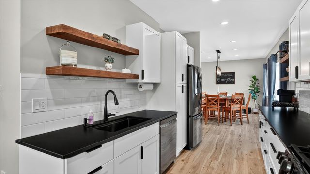 27422 N Hardesty Rd, Chattaroy, WA 99003