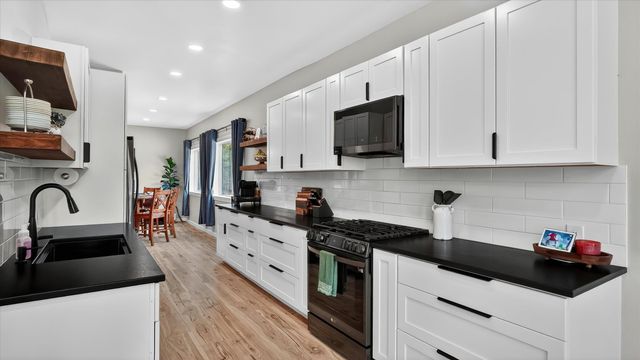 27422 N Hardesty Rd, Chattaroy, WA 99003