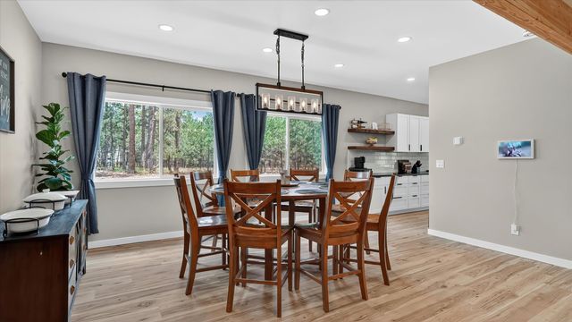 27422 N Hardesty Rd, Chattaroy, WA 99003