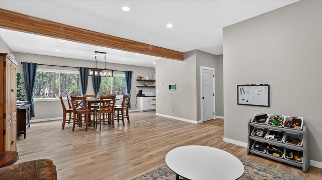 27422 N Hardesty Rd, Chattaroy, WA 99003