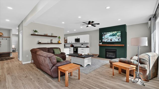 27422 N Hardesty Rd, Chattaroy, WA 99003