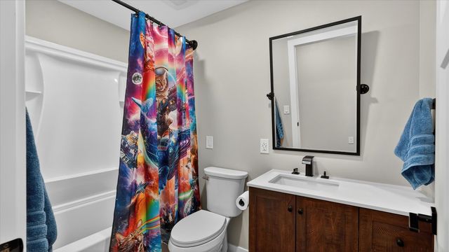 27422 N Hardesty Rd, Chattaroy, WA 99003