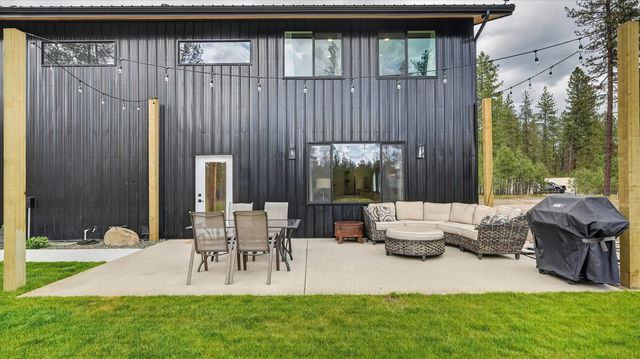 27422 N Hardesty Rd, Chattaroy, WA 99003