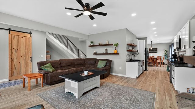 27422 N Hardesty Rd, Chattaroy, WA 99003