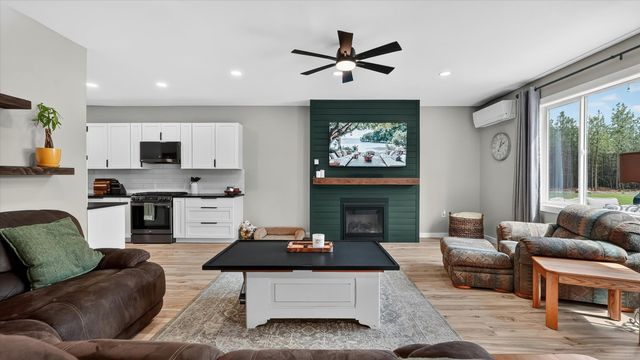 27422 N Hardesty Rd, Chattaroy, WA 99003
