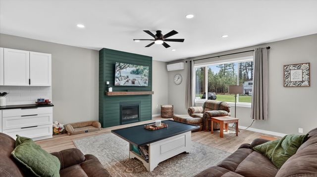 27422 N Hardesty Rd, Chattaroy, WA 99003