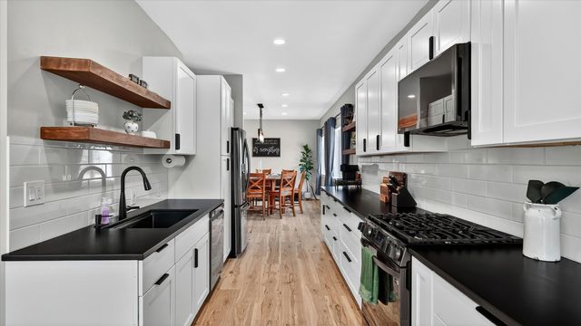 27422 N Hardesty Rd, Chattaroy, WA 99003