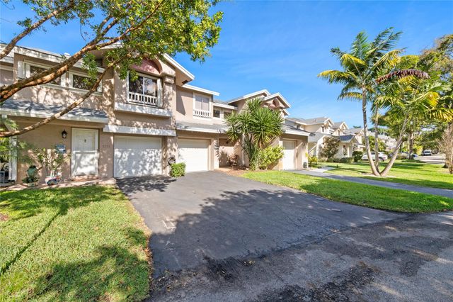 2215 Discovery Cir 2215, Deerfield Beach, FL 33442