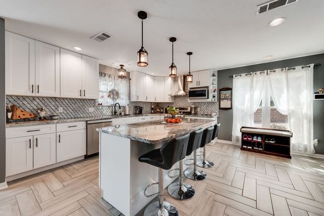 6155 Highwoods Court, Fort Worth, TX 76112