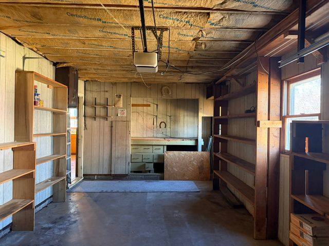 28 S Willow Way, North Aurora, IL 60542