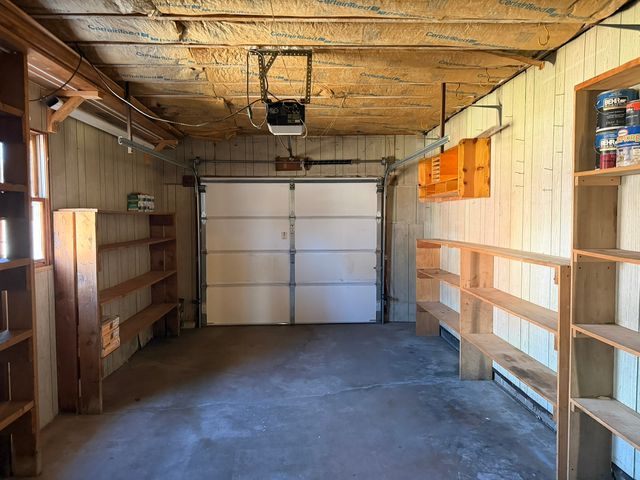 28 S Willow Way, North Aurora, IL 60542