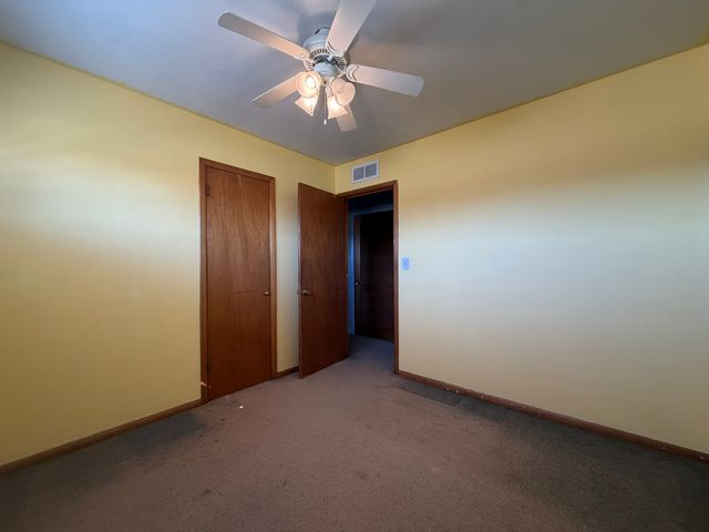 28 S Willow Way, North Aurora, IL 60542