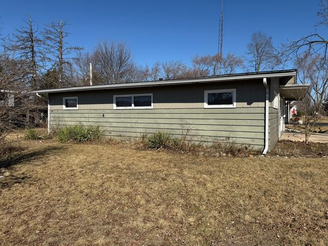 28 S Willow Way, North Aurora, IL 60542