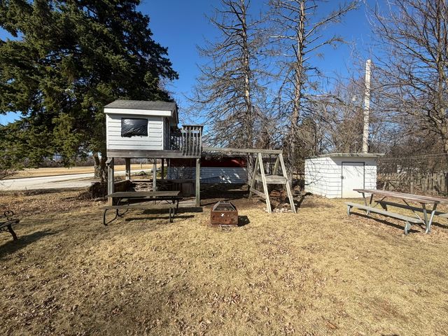 28 S Willow Way, North Aurora, IL 60542