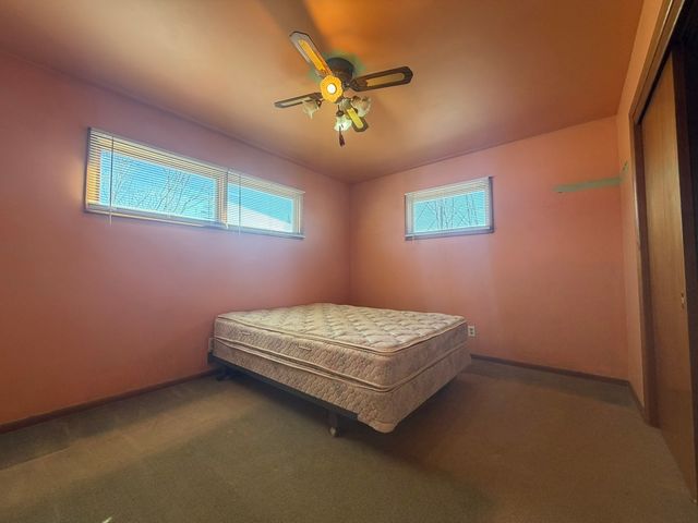 28 S Willow Way, North Aurora, IL 60542