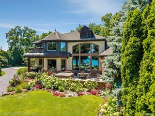 22220 E River Road, Grosse Ile Township, MI 48138