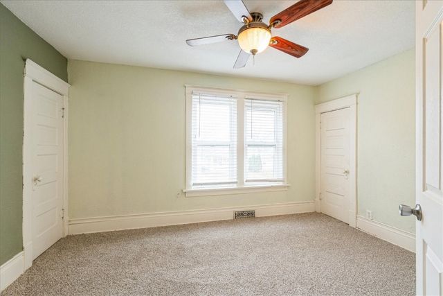 909 Daniels St NE, Cedar Rapids, IA 52402