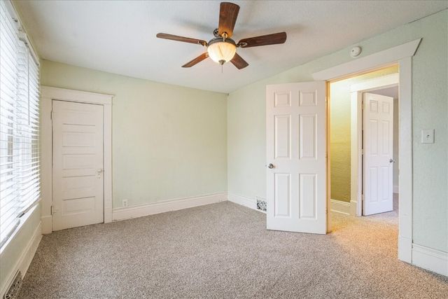 909 Daniels St NE, Cedar Rapids, IA 52402