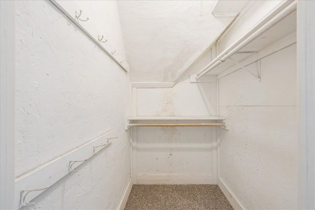 909 Daniels St NE, Cedar Rapids, IA 52402