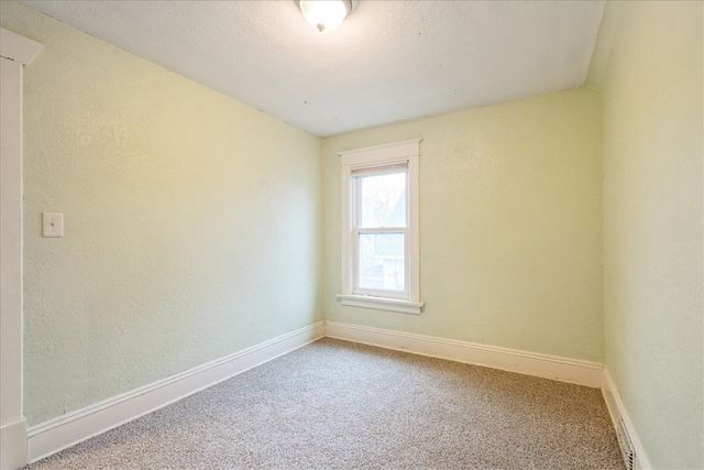 909 Daniels St NE, Cedar Rapids, IA 52402