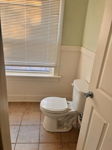 909 Daniels St NE, Cedar Rapids, IA 52402