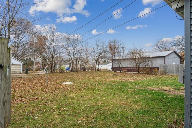 909 Daniels St NE, Cedar Rapids, IA 52402