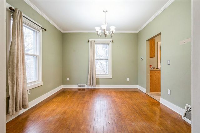 909 Daniels St NE, Cedar Rapids, IA 52402