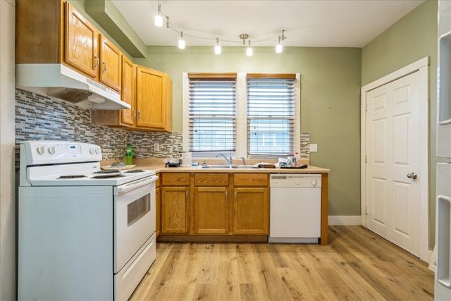 909 Daniels St NE, Cedar Rapids, IA 52402