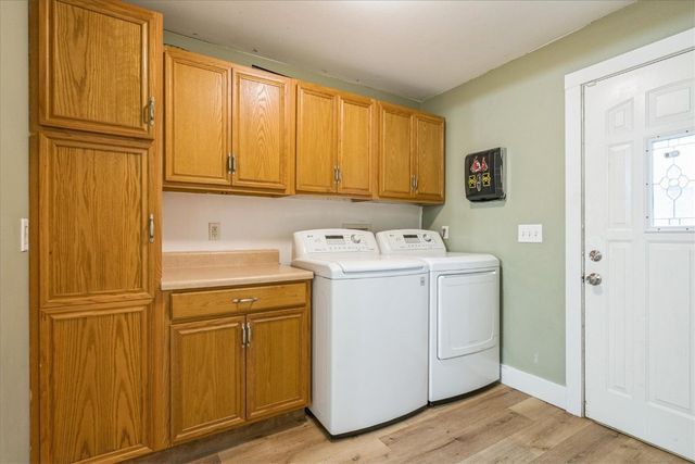 909 Daniels St NE, Cedar Rapids, IA 52402