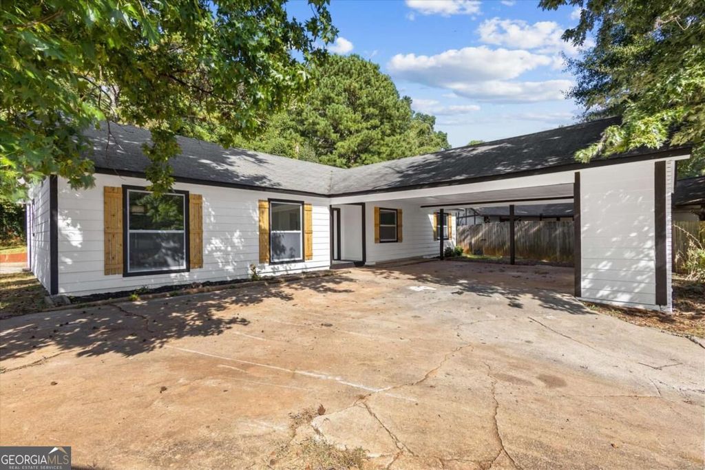4424 Carriage Trail, Stone Mountain, GA 30083 — exterior