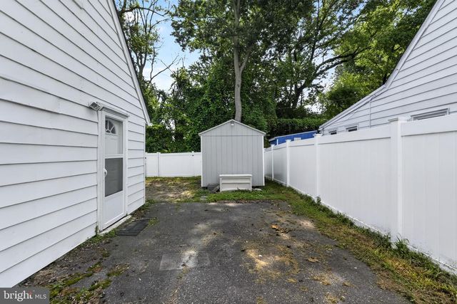 809 QUINCE LN, Secane, PA 19018