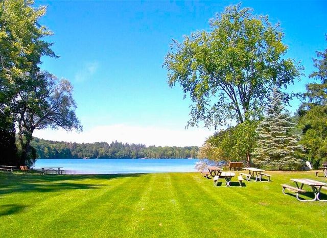 978 Blue Heron Drive, Highland Twp, MI 48357