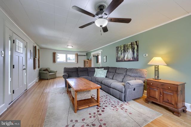 6045 PINE ST, East Petersburg, PA 17520