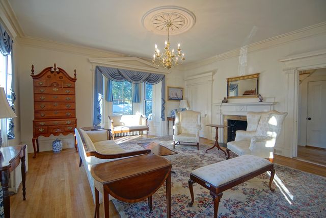 53 Austin Street, Portsmouth, NH 03801