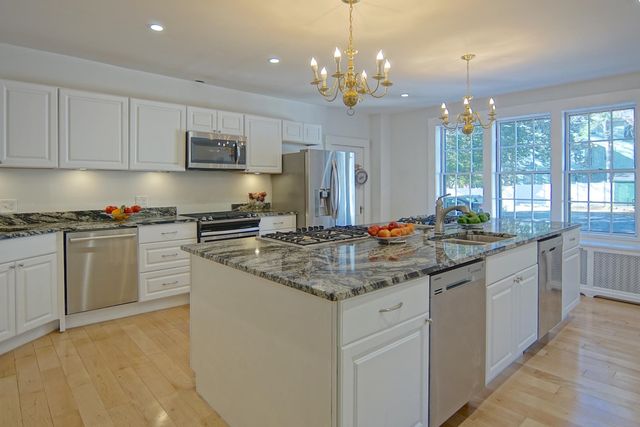 53 Austin Street, Portsmouth, NH 03801