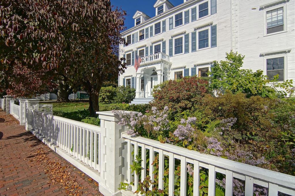 53 Austin Street, Portsmouth, NH 03801