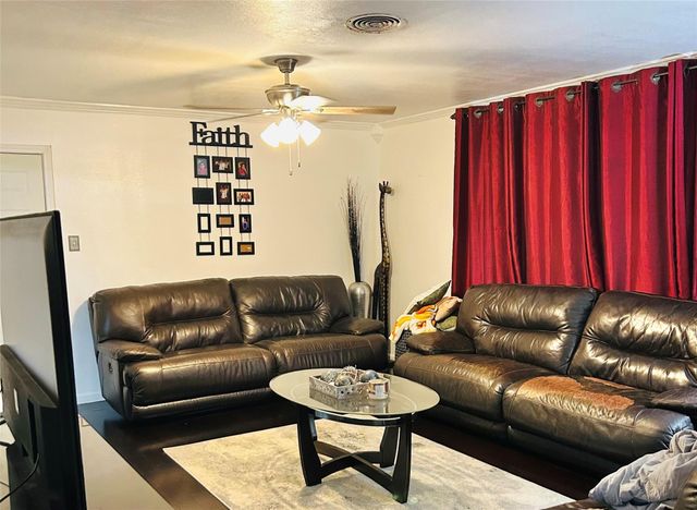 1802 14th Avenue N, Texas City, TX 77590