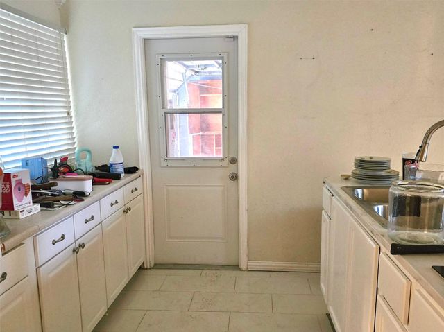 1802 14th Avenue N, Texas City, TX 77590