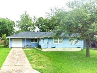 1802 14th Avenue N, Texas City, TX 77590