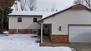 1535 Kings Crown Court, Wixom, MI 48393