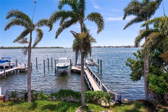 6527 BAYOU GRANDE BLVD NE, St Petersburg, FL 33702