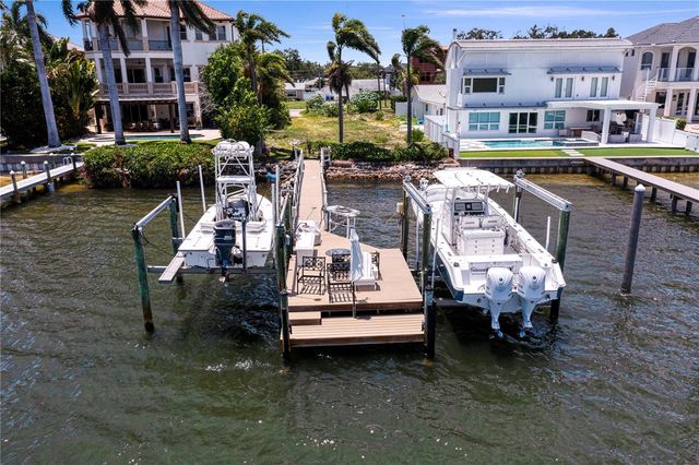 6527 BAYOU GRANDE BLVD NE, St Petersburg, FL 33702