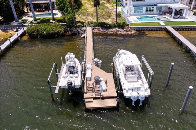 6527 BAYOU GRANDE BLVD NE, St Petersburg, FL 33702