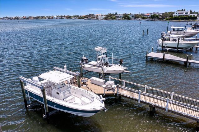 6527 BAYOU GRANDE BLVD NE, St Petersburg, FL 33702