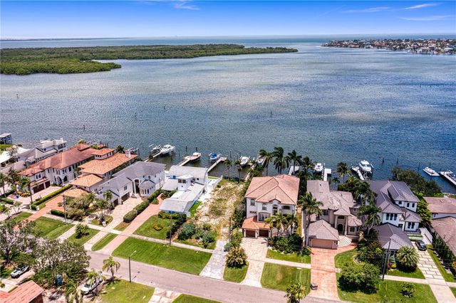 6527 BAYOU GRANDE BLVD NE, St Petersburg, FL 33702