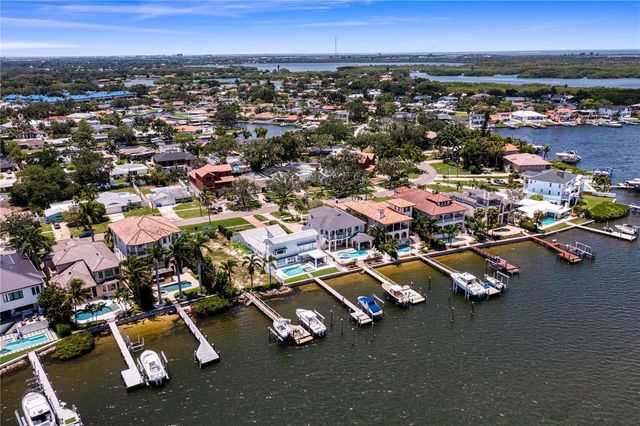 6527 BAYOU GRANDE BLVD NE, St Petersburg, FL 33702