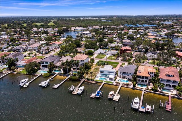 6527 BAYOU GRANDE BLVD NE, St Petersburg, FL 33702