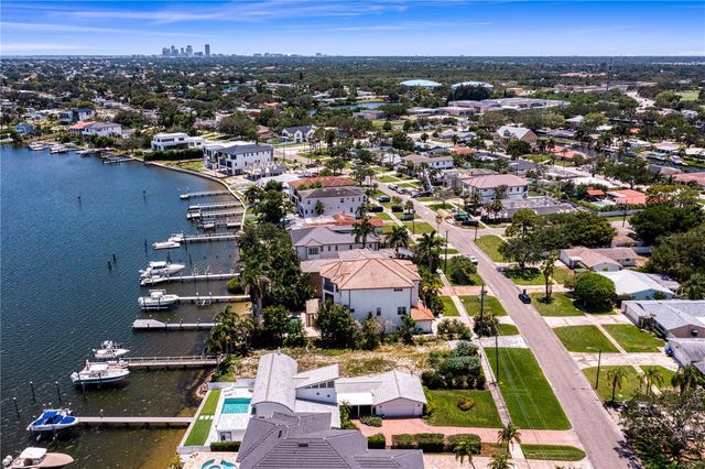 6527 BAYOU GRANDE BLVD NE, St Petersburg, FL 33702