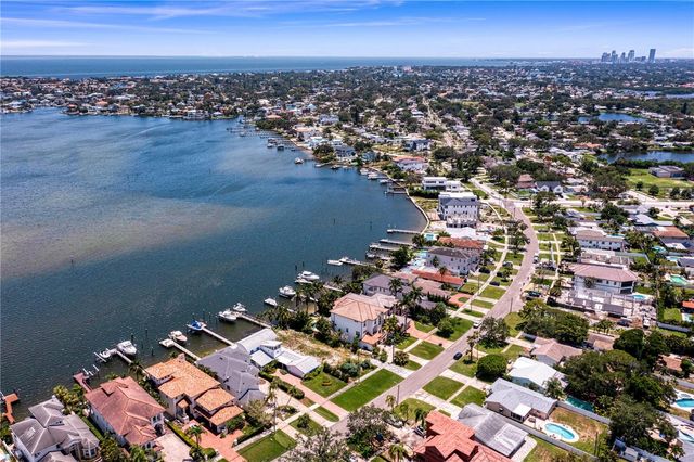 6527 BAYOU GRANDE BLVD NE, St Petersburg, FL 33702