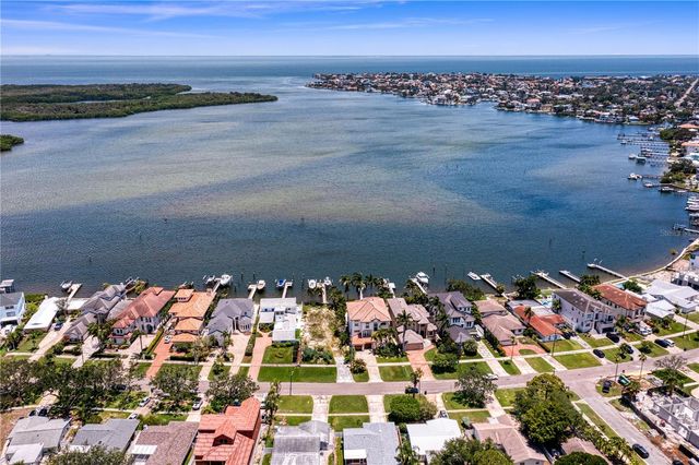 6527 BAYOU GRANDE BLVD NE, St Petersburg, FL 33702